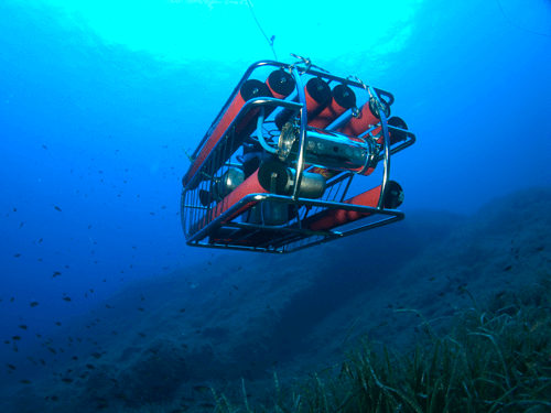 Red Rov Vehicle el remote operated vehicle (ROV) en acción - CRAM